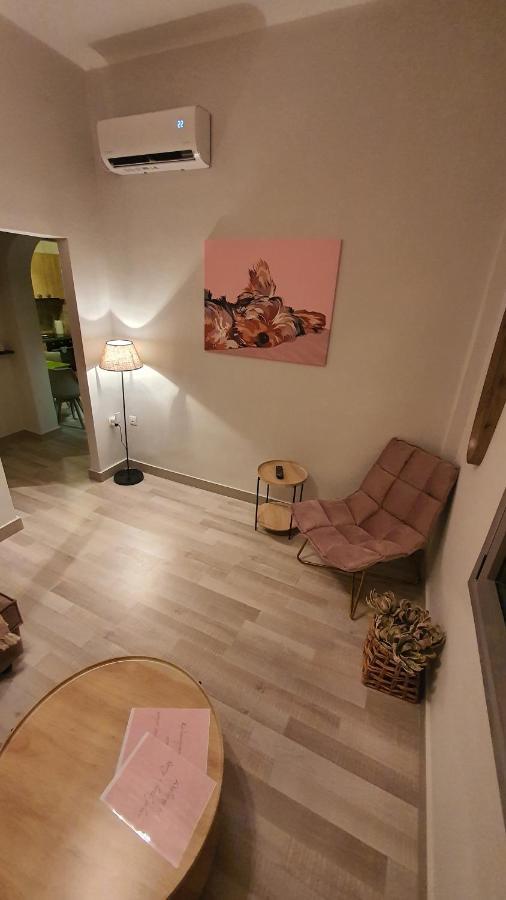 Larry'S Little Place In The Center Of Gytheio Bagian luar foto